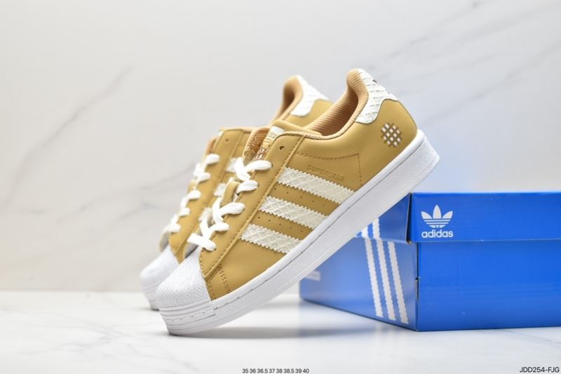 Adidas Sneakers